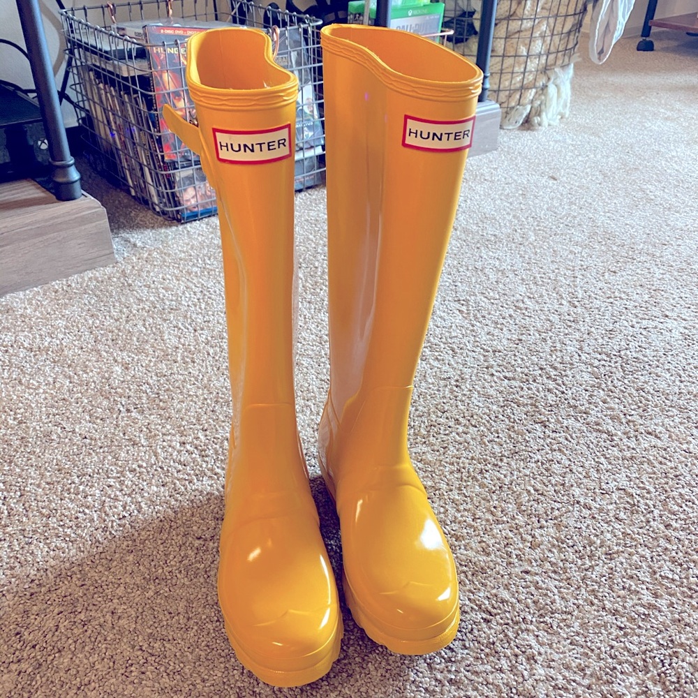 Women’s Yellow Hunter Boots